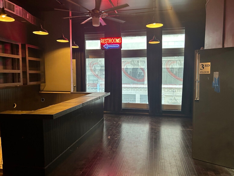 251-253 Fifth Ave, New York, NY for lease - Interior Photo - Image 2 of 10