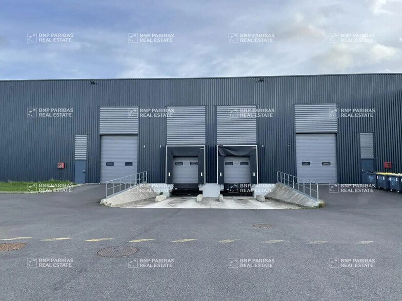 Flex in Lieusaint for lease - Building Photo - Image 2 of 9