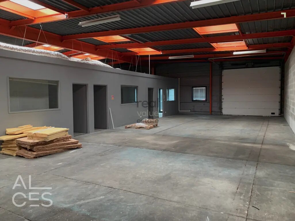 Flex in Pessac for lease Interior Photo- Image 1 of 4