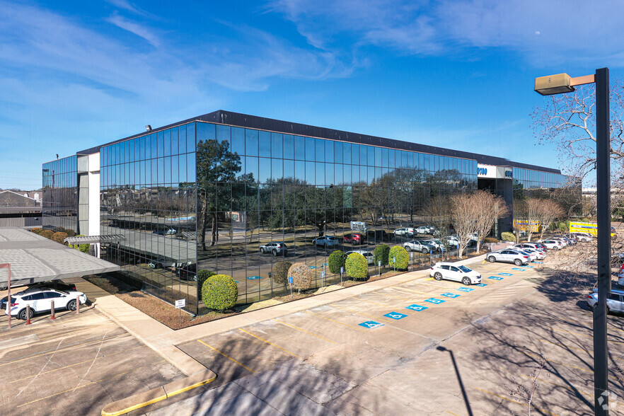 10700 Richmond Ave, Houston, TX for lease - Building Photo - Image 2 of 9