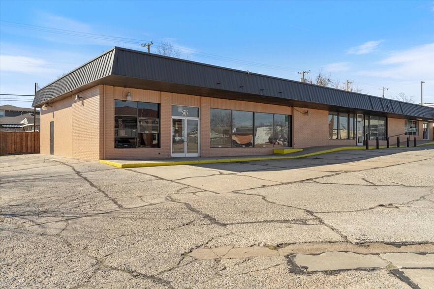 212-216 NW 23rd St, Oklahoma City, OK for lease - Building Photo - Image 1 of 8