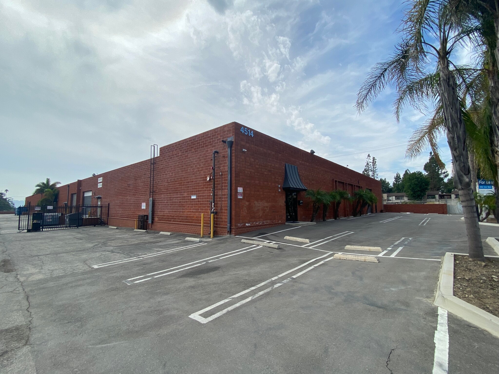 4514-4518 Vanowen St, Burbank, CA for lease Building Photo- Image 1 of 12