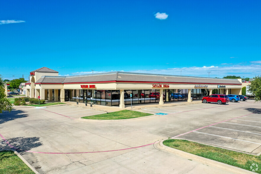 910 W Parker Rd, Plano, TX for lease - Primary Photo - Image 1 of 3