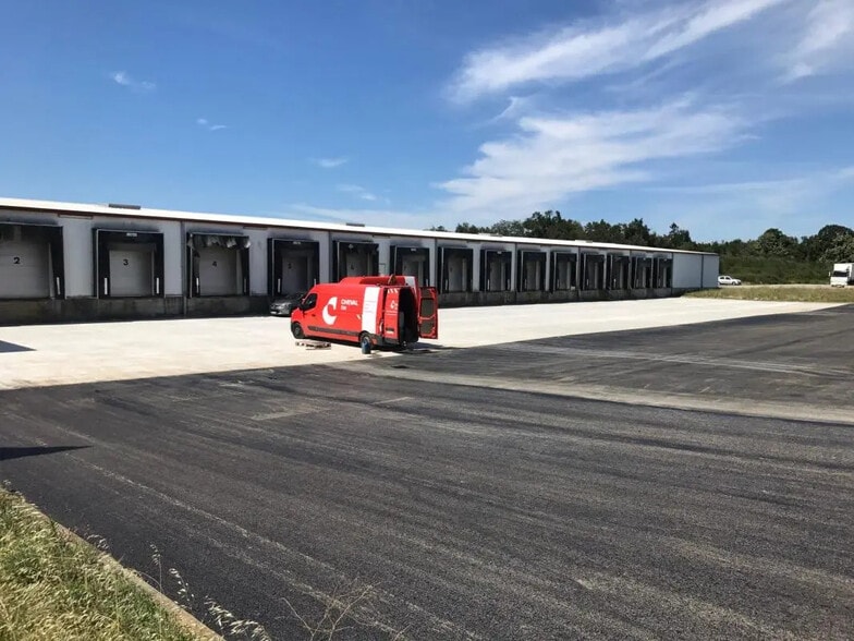 Industrial in Montéléger for lease - Building Photo - Image 2 of 13