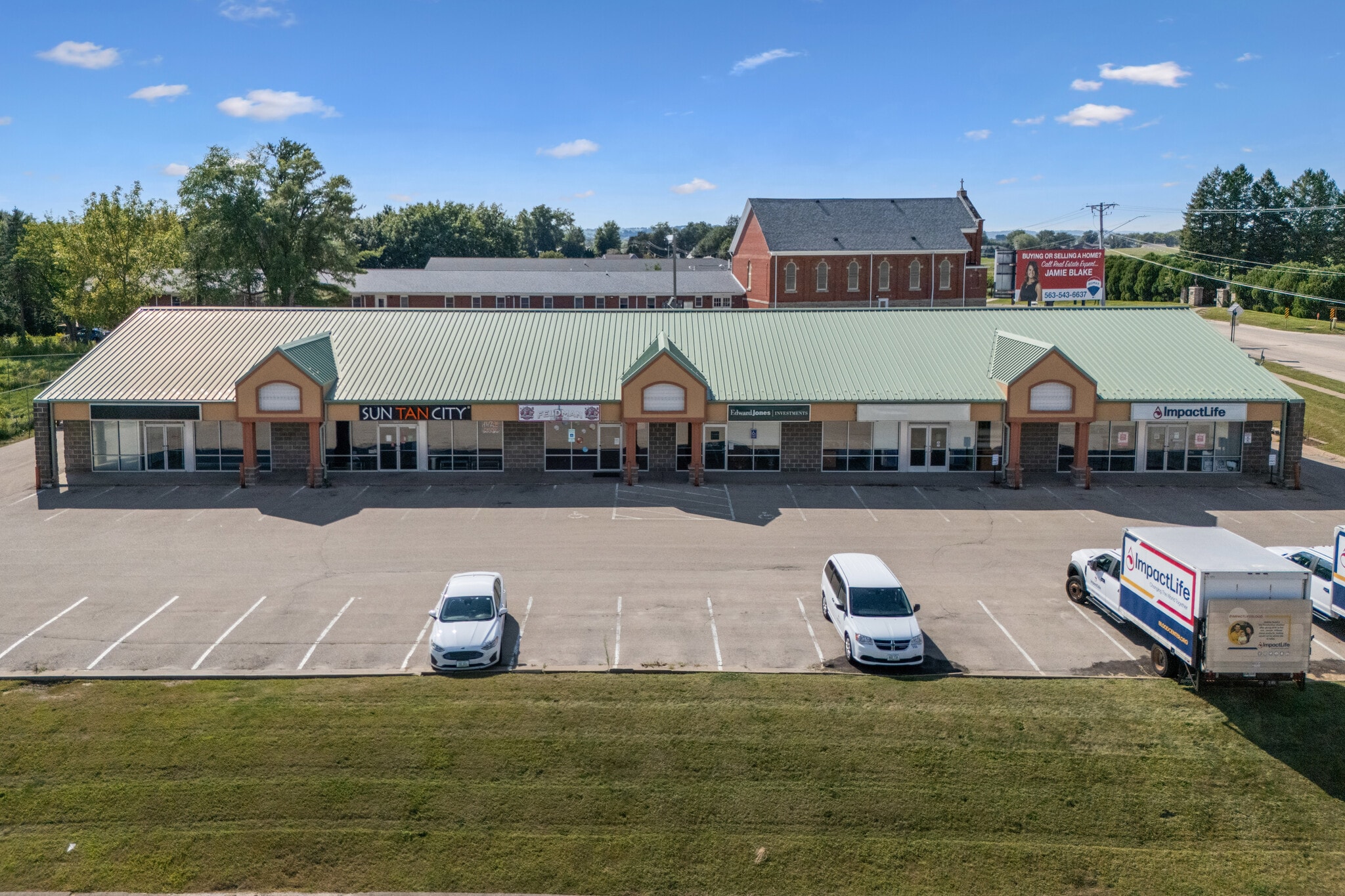 4867 Asbury Rd, Dubuque, IA for lease Primary Photo- Image 1 of 4