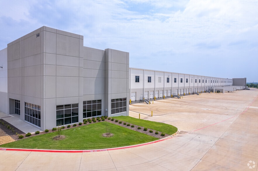 540 S Town East Blvd, Mesquite, TX for lease - Primary Photo - Image 1 of 15