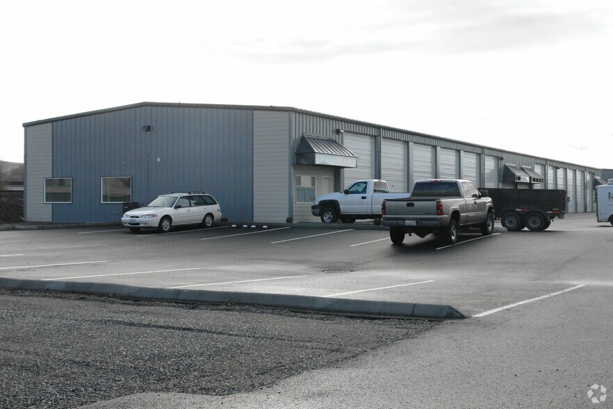 6223 W Deschutes Ave, Kennewick, WA 99336 Flex for Lease