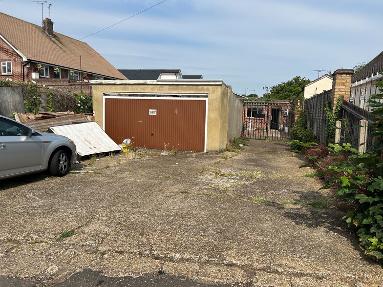 580-584 Rayleigh Rd, Leigh-On-Sea for sale - Building Photo - Image 2 of 3