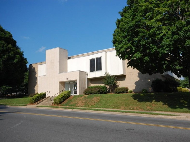 901 N Cleveland Ave, Winston-Salem, NC for sale - Building Photo - Image 1 of 1