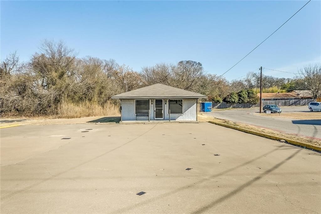 1207 S Main St, Weatherford, TX 76086