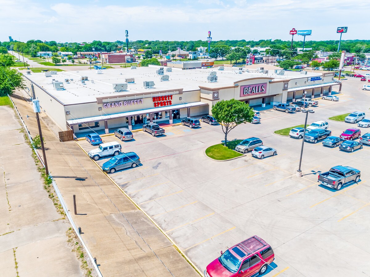 1011 E Ennis Ave, Ennis, TX 75119