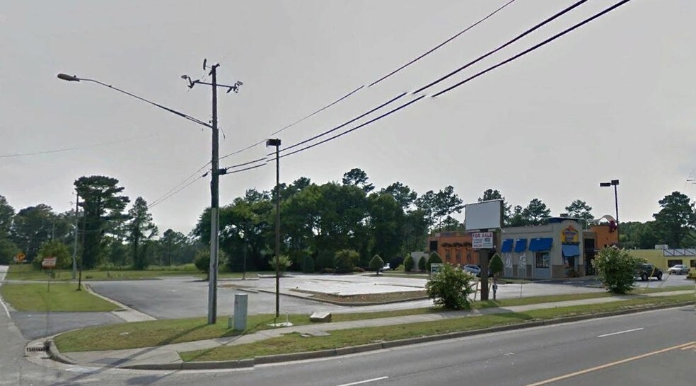 59095915 Yadkin Rd, Fayetteville, NC 28303