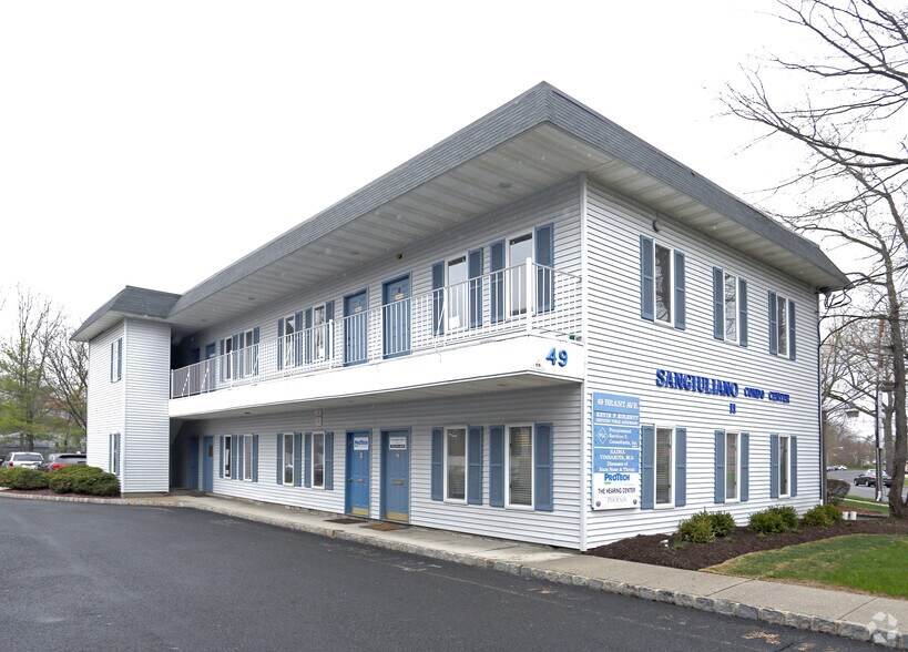 49 Brant Ave, Clark, NJ 07066