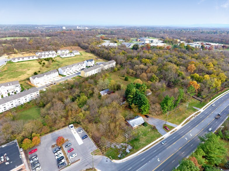 11310 Robinwood Dr, Hagerstown, MD for sale - Building Photo - Image 3 of 19