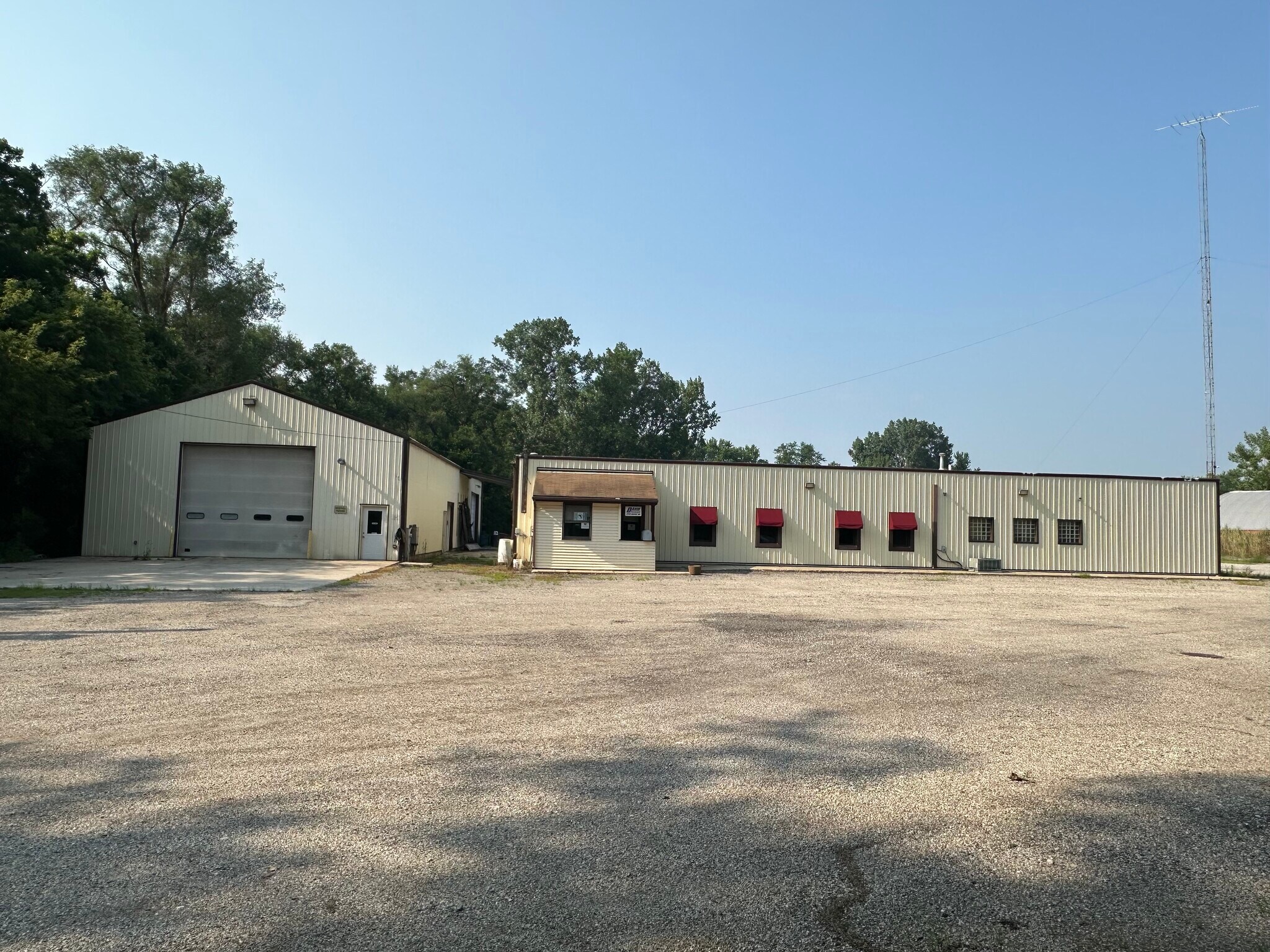 2720 Raffel Rd, Woodstock, IL for sale Primary Photo- Image 1 of 1