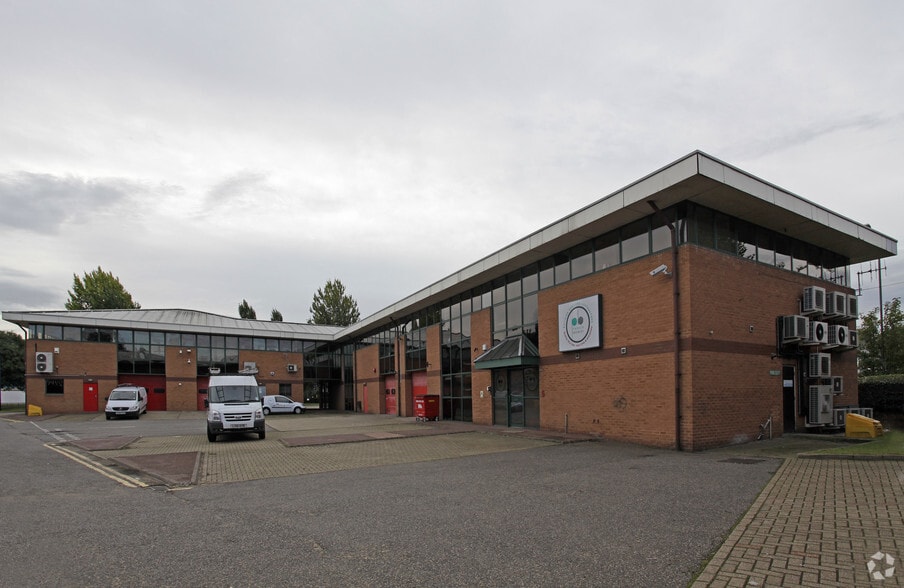 Cray Ave, Orpington for lease - Primary Photo - Image 1 of 5