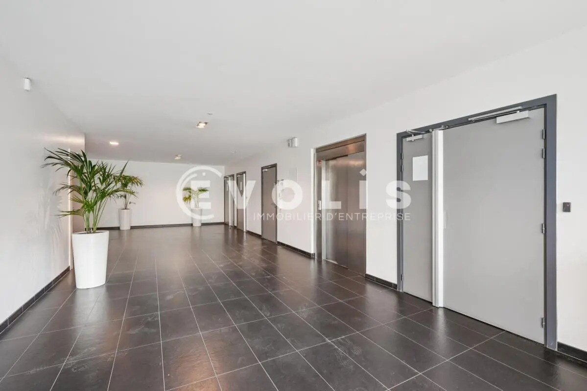 Office in Créteil for lease Building Photo- Image 1 of 12