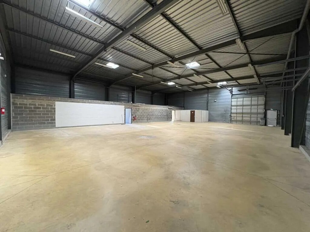 Location Local d'activités 451 m² - Photo 1
