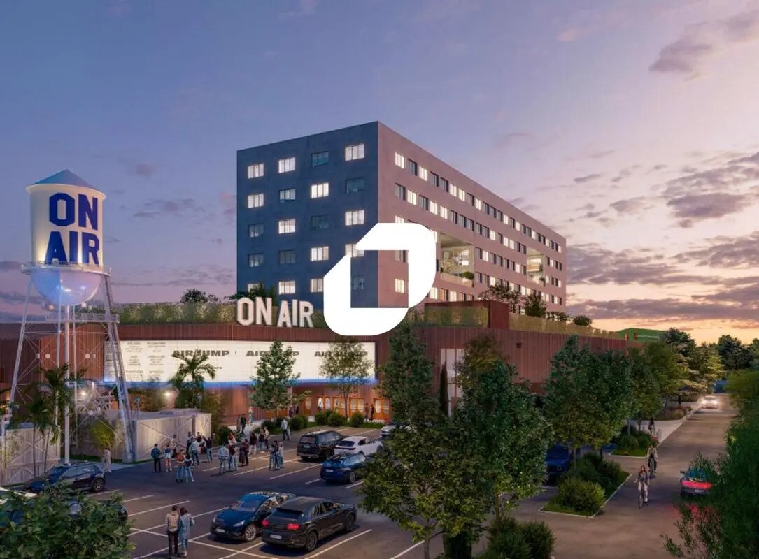 Retail in Saint-Sébastien-sur-Loire for lease Building Photo- Image 1 of 2