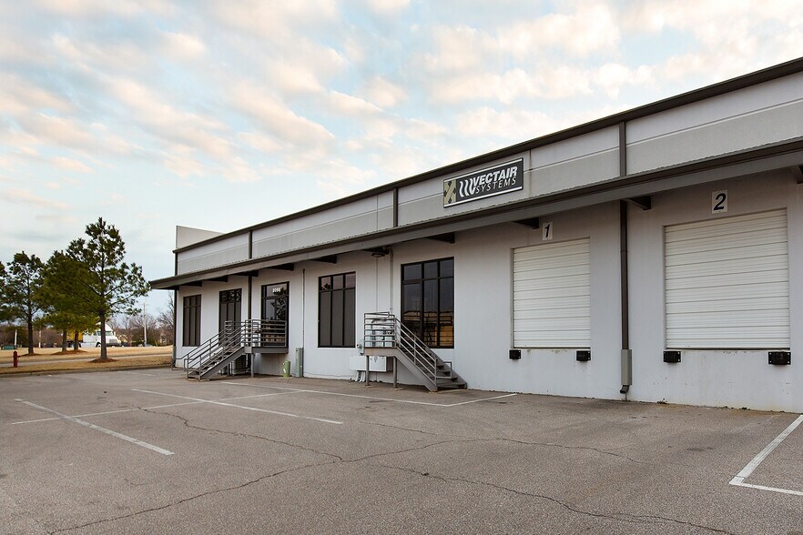 2115-2155 Spicer Cv, Memphis, TN for lease - Building Photo - Image 3 of 6