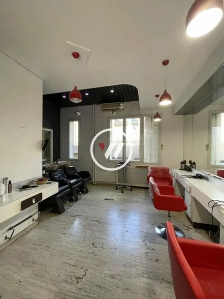 Retail in Marseille for sale - Interior Photo - Image 2 of 5