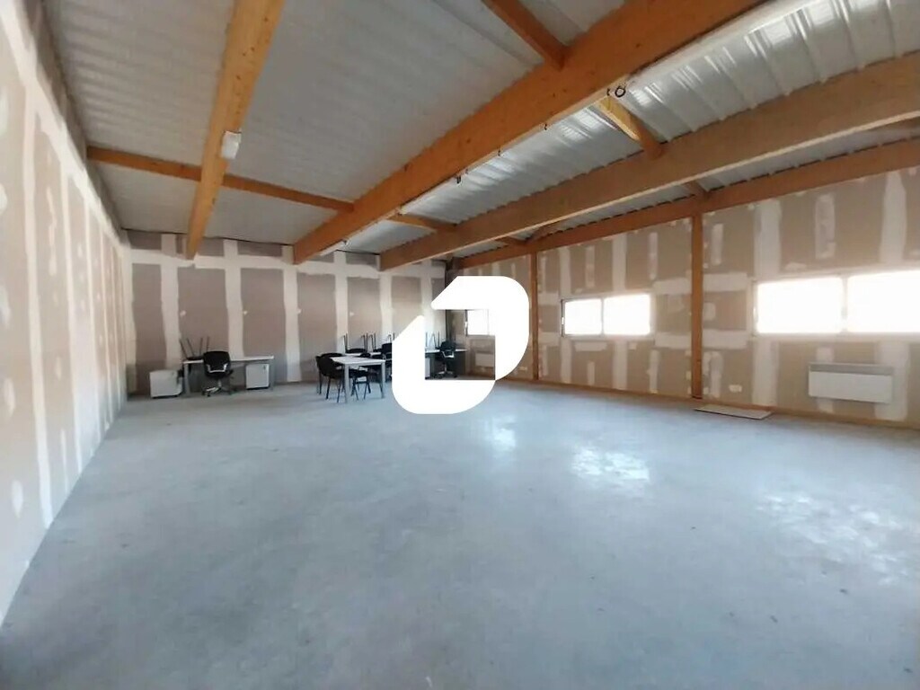 Location Bureaux 180 m² - Photo 1
