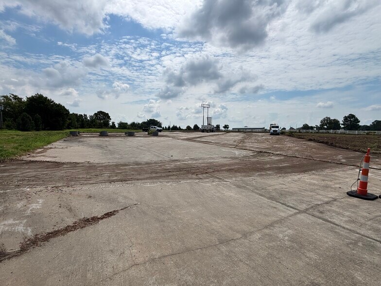 Route 3 Box 262 Exit 262, Checotah, OK for sale - Building Photo - Image 2 of 4