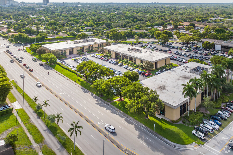 8700 N Kendall Dr, Miami, FL for lease - Building Photo - Image 2 of 10