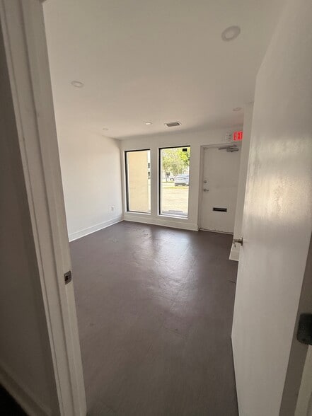 2290-2336 W 77th St, Hialeah, FL for lease - Interior Photo - Image 3 of 11