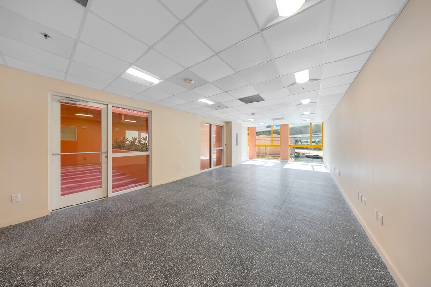 123 NW 14th st, Miami, FL for lease - Building Photo - Image 3 of 8