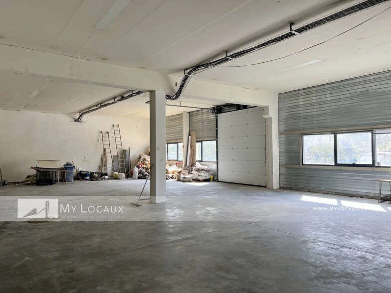 Flex in Taverny for lease - Interior Photo - Image 3 of 7