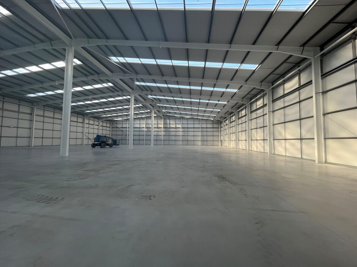 First Av, Doncaster for lease Interior Photo- Image 1 of 3