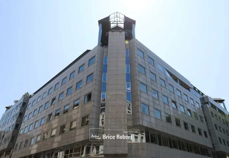 Flex in Lyon for lease Building Photo- Image 1 of 12