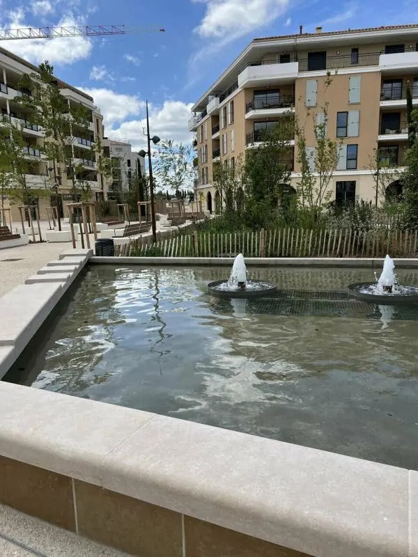 Retail in Aix-en-Provence for sale Building Photo- Image 1 of 4