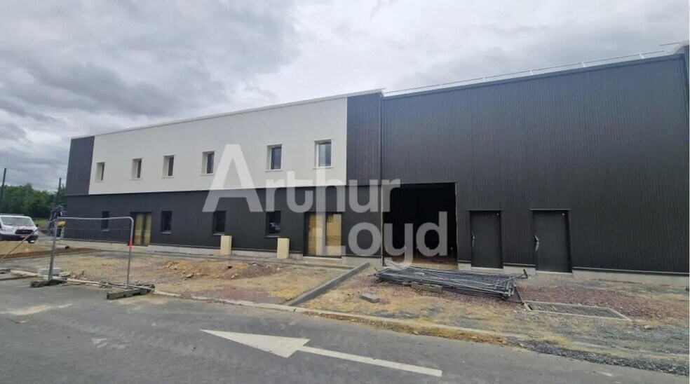 Flex in Cormelles-le-Royal for sale - Building Photo - Image 1 of 2