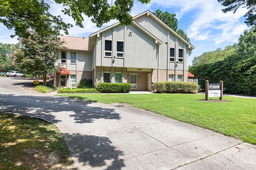 1152 Executive Cir, Cary, NC for lease - Building Photo - Image 1 of 19