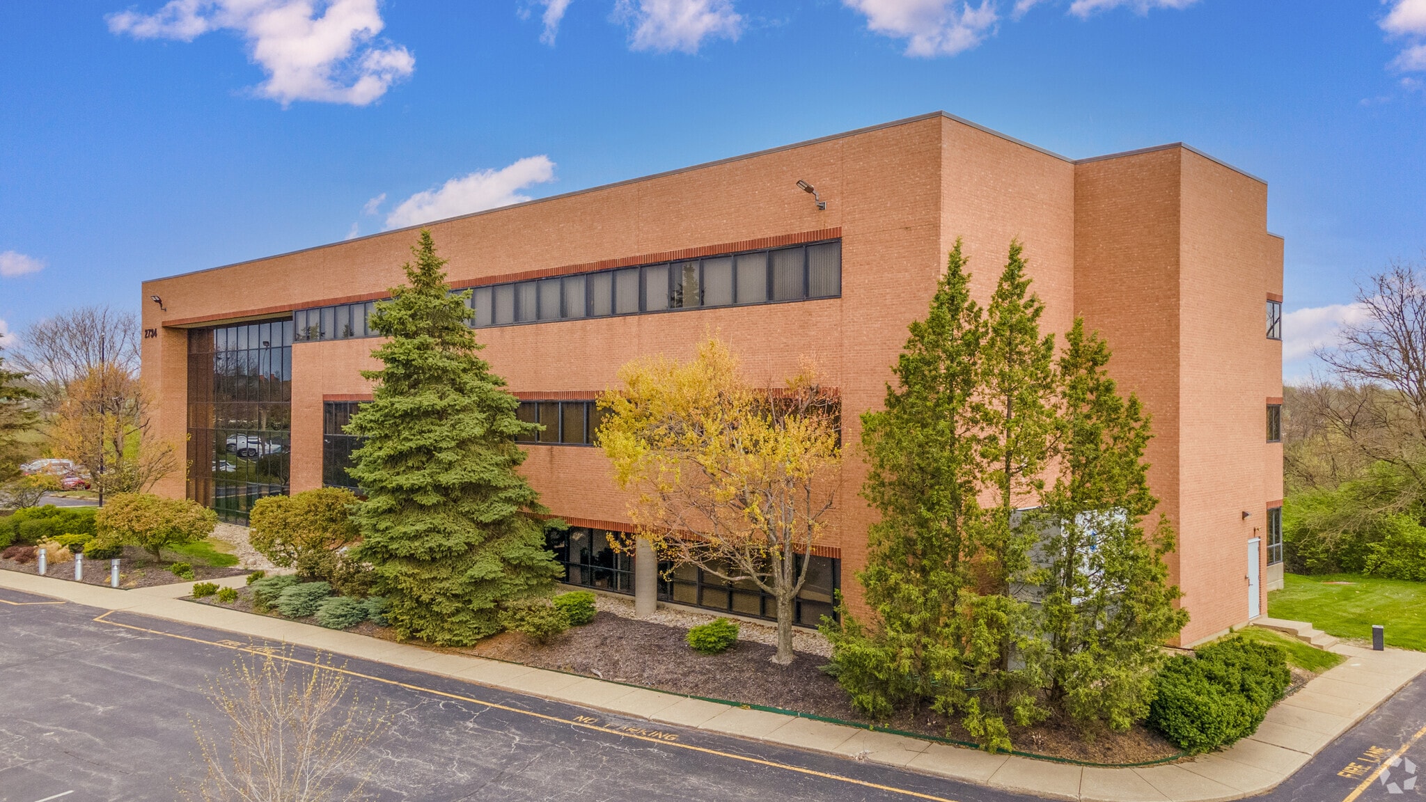 2734 Chancellor Dr, Crestview Hills, KY for lease Primary Photo- Image 1 of 10