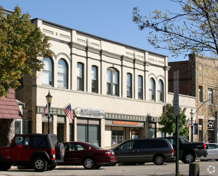 111-117 N Main St, West Bend, WI for sale - Primary Photo - Image 1 of 1