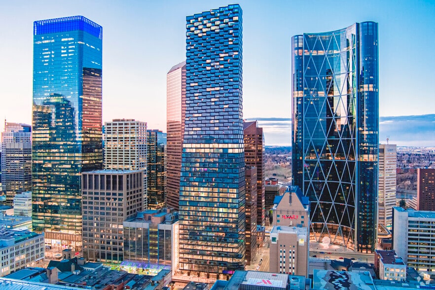 685 Centre St SW, Calgary, AB for lease - Building Photo - Image 3 of 6