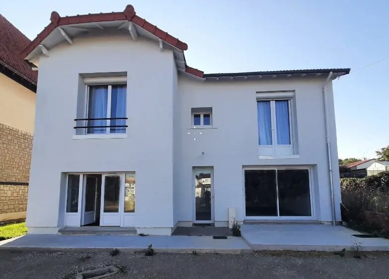 Retail in Poitiers for lease Building Photo- Image 1 of 4