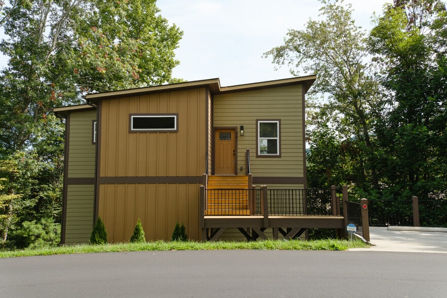 14 Red Maple Dr, Weaverville, NC for sale - Building Photo - Image 2 of 38