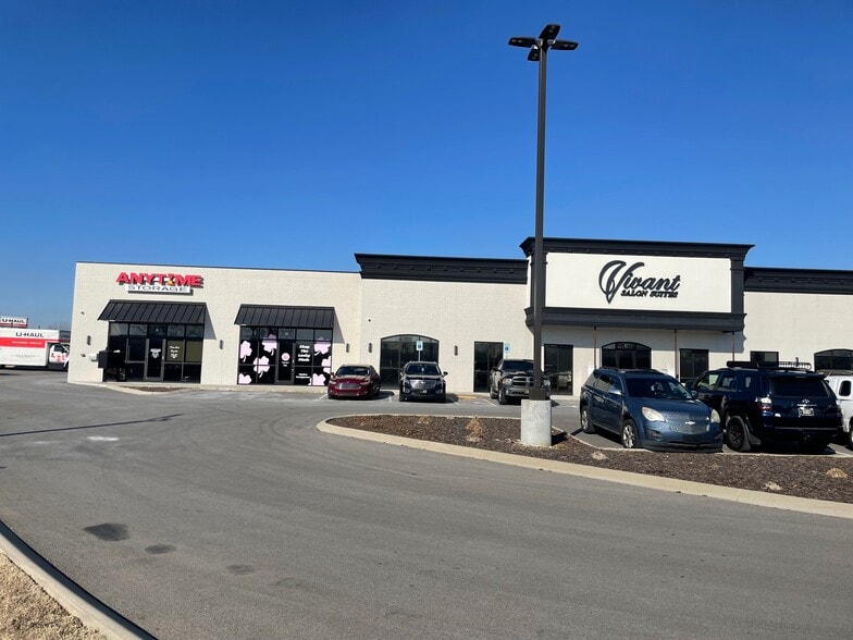 1690 Wilma Rudolph Blvd, Clarksville, TN for lease - Building Photo - Image 3 of 6