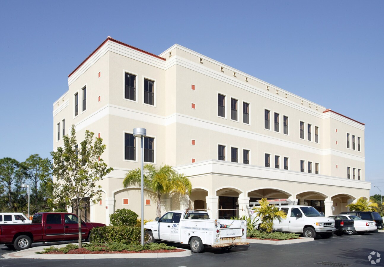 1865 Veterans Park Dr, Naples, FL 34109 Property Record