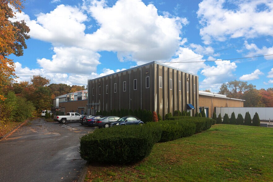 103 Wood St, Middleboro, MA 02346