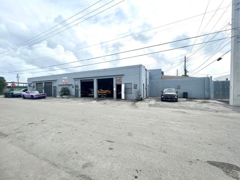 745 NW 7th Ter, Fort Lauderdale, FL for sale - Building Photo - Image 3 of 9