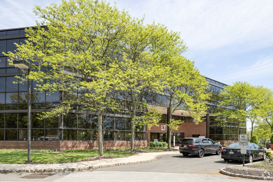 2035 Lincoln Hwy, Edison, NJ for lease - Primary Photo - Image 1 of 7
