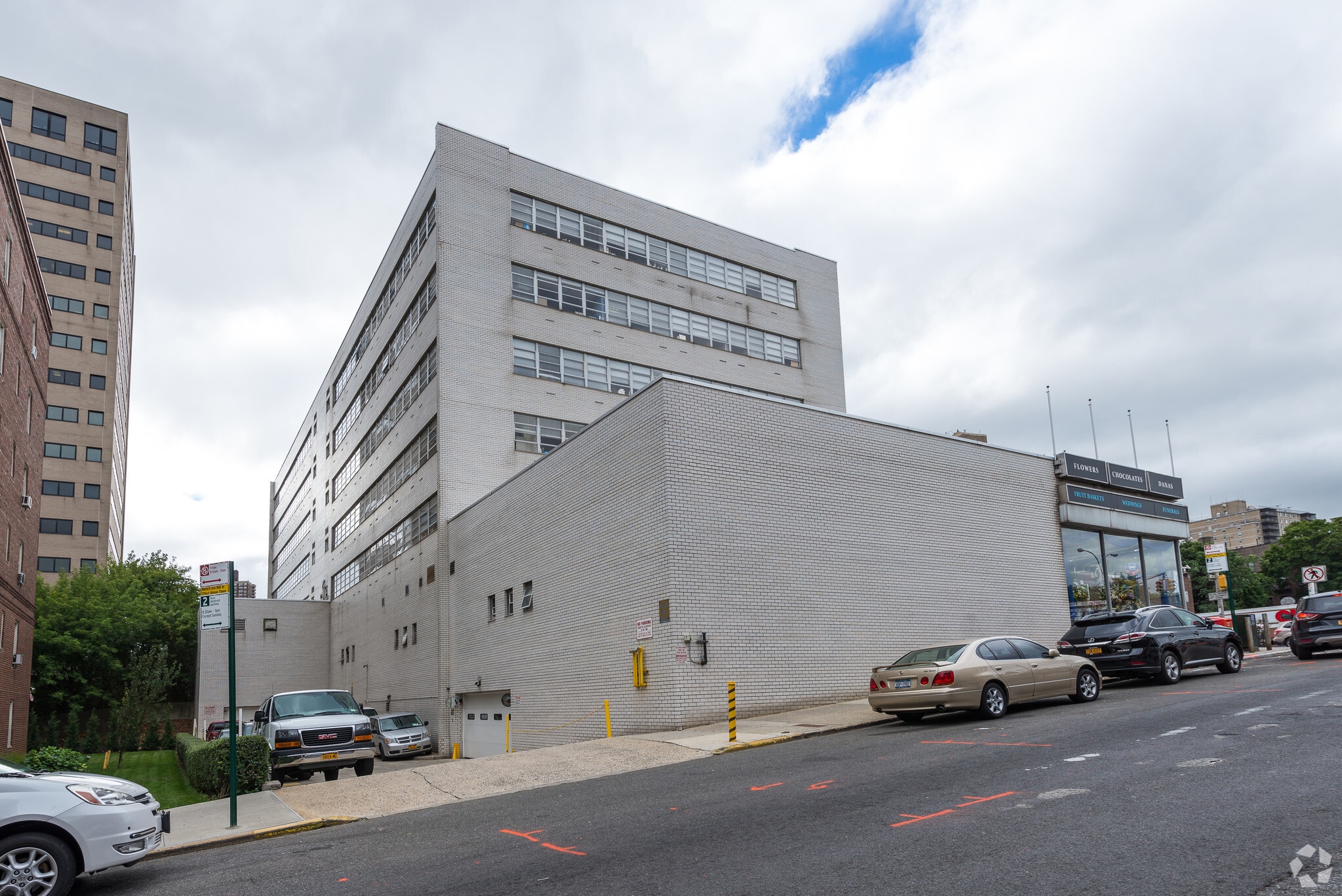 11821 Queens Blvd, Forest Hills, NY 11375 Pickman Bldg