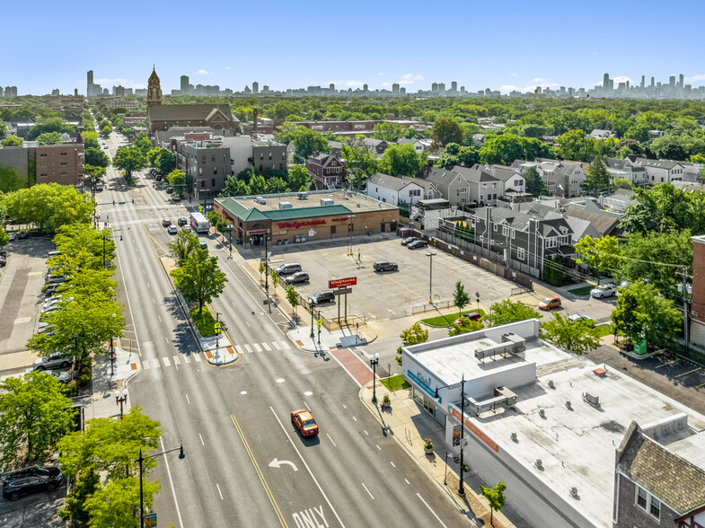 2301 W Irving Park Rd, Chicago, IL for sale - Building Photo - Image 1 of 10