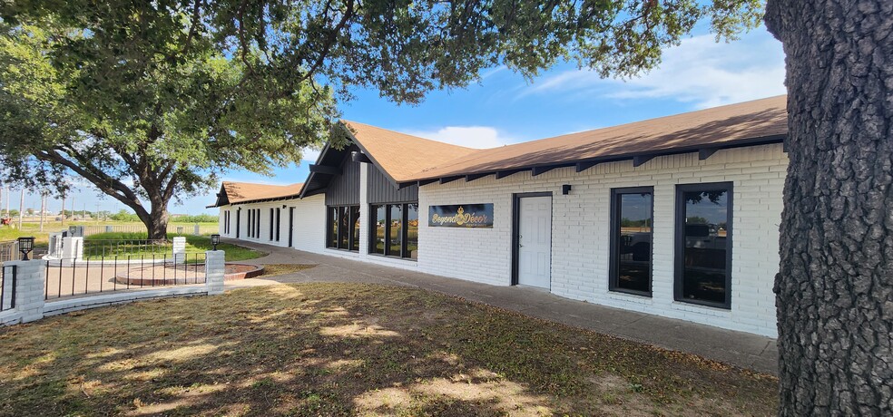 4730 Veterans Blvd, Del Rio, TX for sale - Building Photo - Image 2 of 48