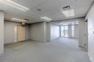 87 N Airlite St, Elgin, IL for lease Interior Photo- Image 2 of 5